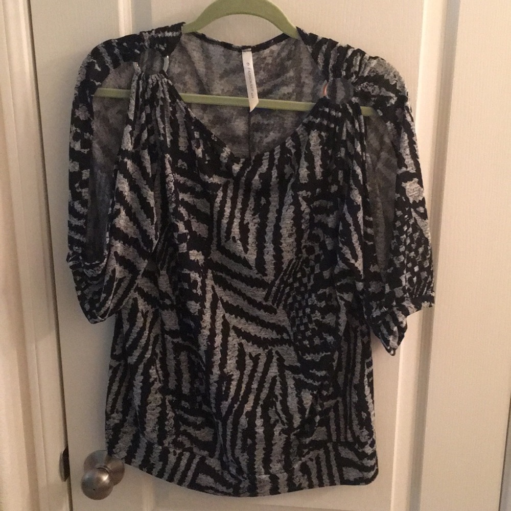 Back and gray fun shirt to go out in! 🎉🎉